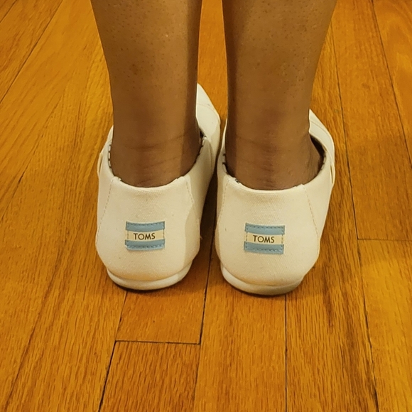 Tom's Women"s Classic Solid Canvas Slip on Flat Shoes - Picture 4 of 5